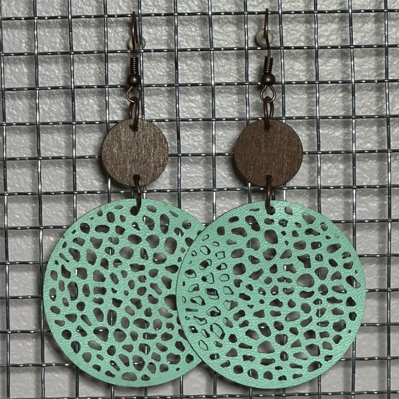 3/$25 NEW BOUTIQUE Faux Leather Mint Laser Cut Drop Dangle Boho Chic Earrings - Picture 2 of 6